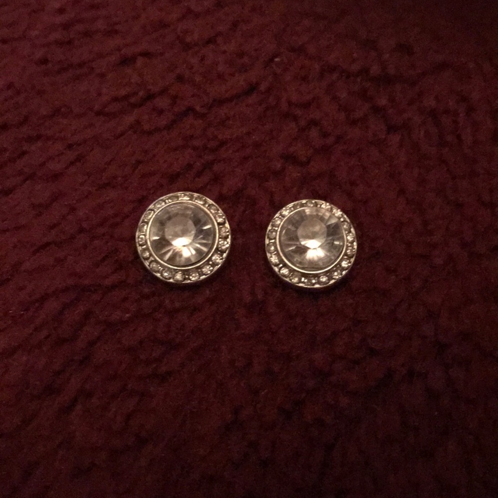 Sparkling stud earrings